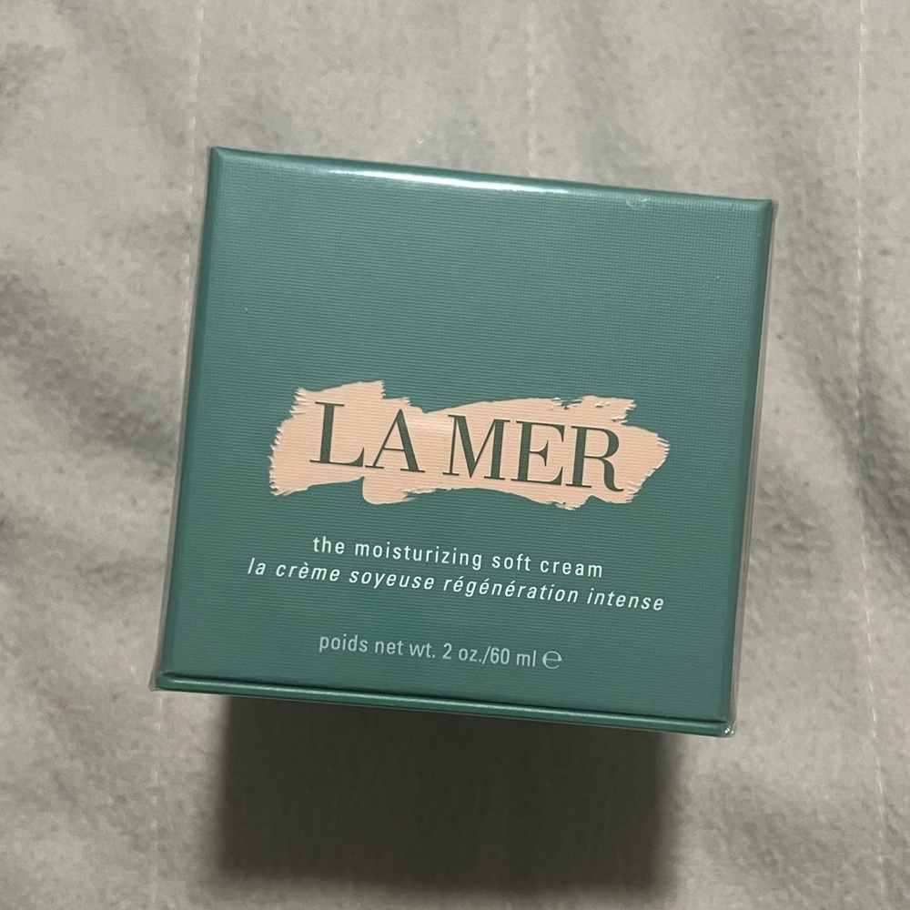 LA MER moisturizing soft cream, 2oz, Still in cellophane wrapping